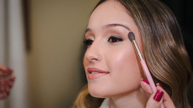 Light Spring Makeup That Survives Windy Walks