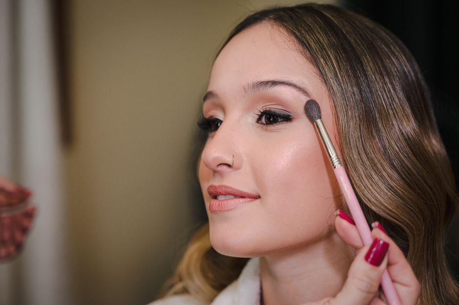 Light Spring Makeup That Survives Windy Walks