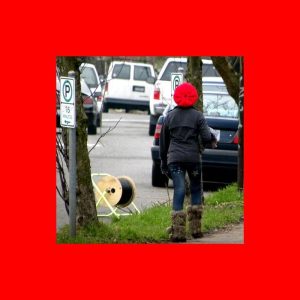 INIU-N01 25000mAh vs. 10000mAh MagSafe: Which Portable Charger Powers Your Winter Boots Adventure?