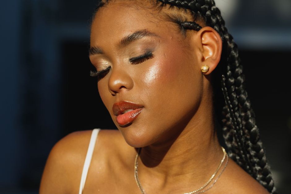 How to Layer Gold Necklaces Without Tangling