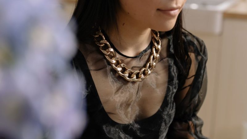 5 Statement Necklaces That Transform a Simple Outfit
