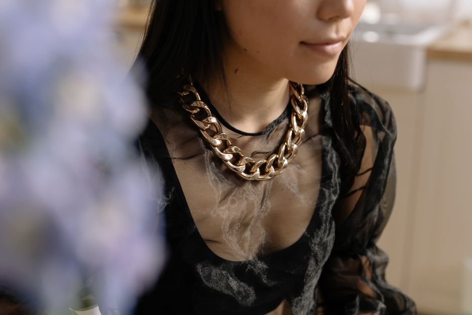 5 Statement Necklaces That Transform a Simple Outfit